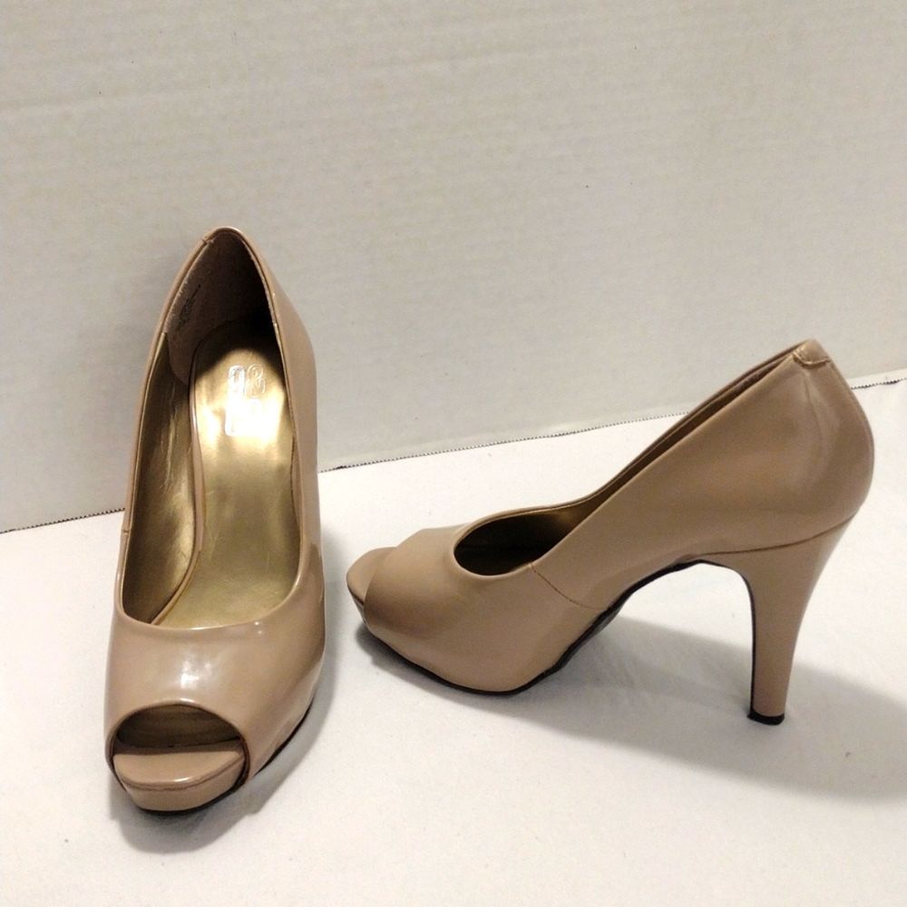 Nude Patton Leather Pumps Nude Open Toe 4 inch heel EUC 9 & Co.